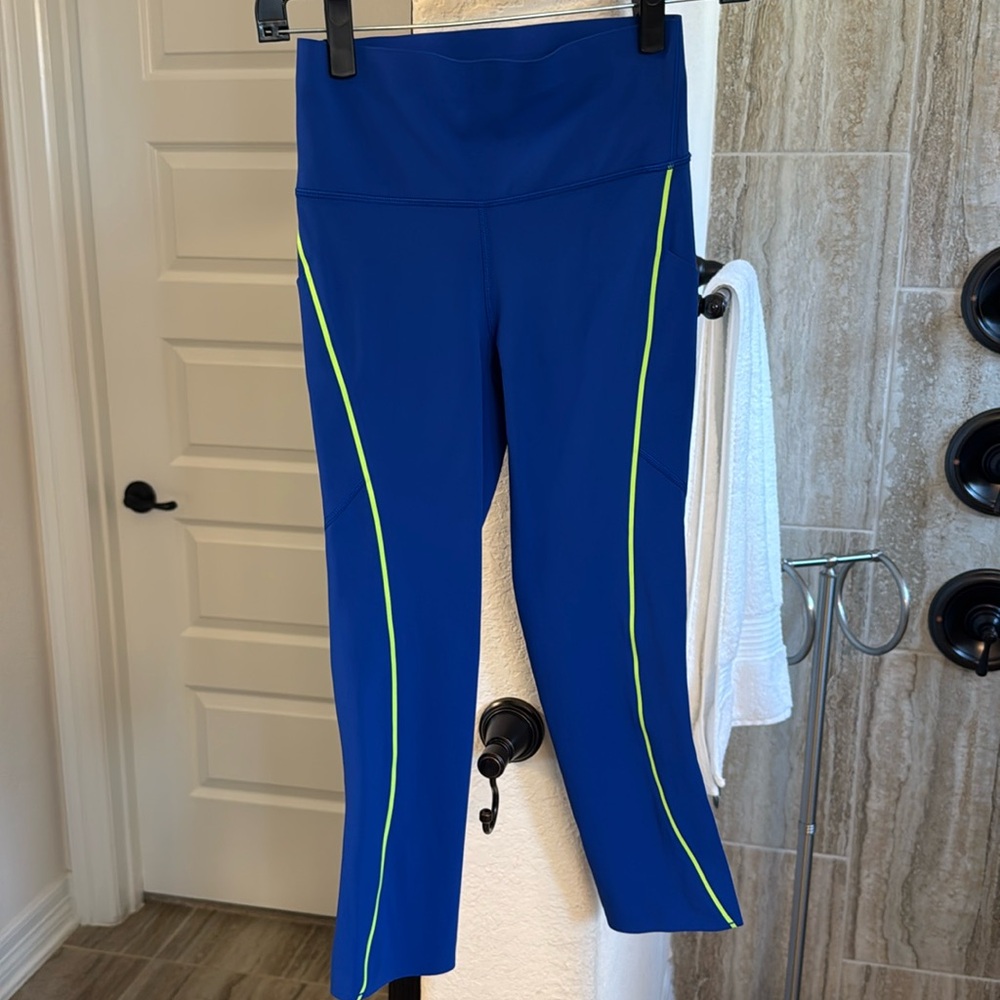 Lululemon Chase Me Crop Blue Seawheeze Size 4